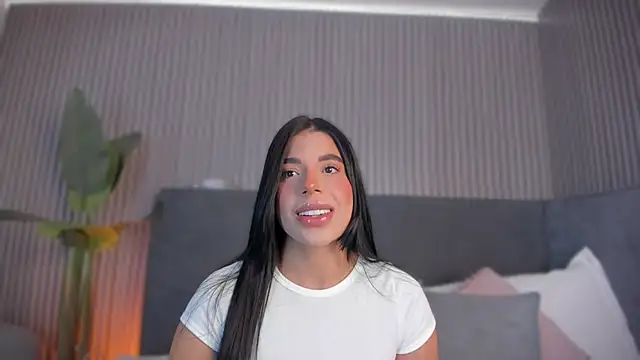 Snapshot of emelie_89 chatting on May 9, 12:32 pm emelie 89 online show from May 9, 12:32 pm
