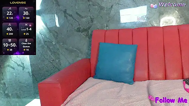 Danielaa a online show from November 13, 11:58 pm