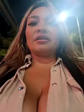 Snapshot of Afroditecash chatting on January 15, 1:56 am Afroditecash online show from January 15, 1:56 am