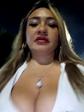 Snapshot of Afroditecash chatting on January 19, 11:53 pm Afroditecash online show from January 19, 11:53 pm