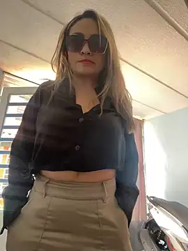 Snapshot of Afroditecash chatting on January 25, 6:46 pm Afroditecash online show from January 25, 6:46 pm