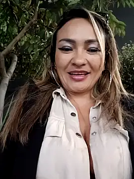 Snapshot of Afroditecash chatting on January 27, 12:01 am Afroditecash online show from January 27, 12:01 am