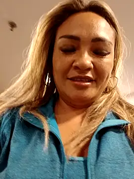 Snapshot of Afroditecash chatting on February 2, 9:45 pm Afroditecash online show from February 2, 9:45 pm