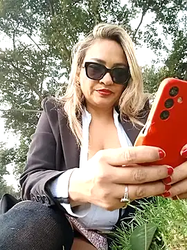 Snapshot of Afroditecash chatting on February 4, 8:38 pm Afroditecash online show from February 4, 8:38 pm