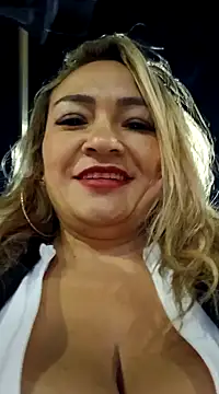 Snapshot of Afroditecash chatting on February 4, 11:59 pm Afroditecash online show from February 4, 11:59 pm