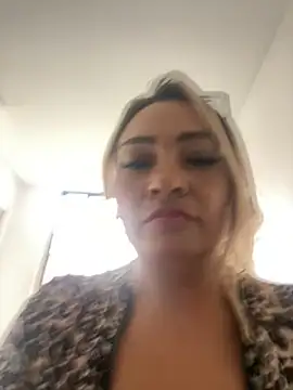 Snapshot of Afroditecash chatting on February 6, 1:49 am Afroditecash online show from February 6, 1:49 am