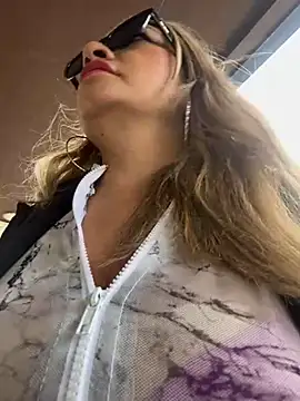 Snapshot of Afroditecash chatting on February 6, 5:30 pm Afroditecash online show from February 6, 5:30 pm