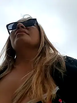 Snapshot of Afroditecash chatting on February 11, 8:20 pm Afroditecash online show from February 11, 8:20 pm