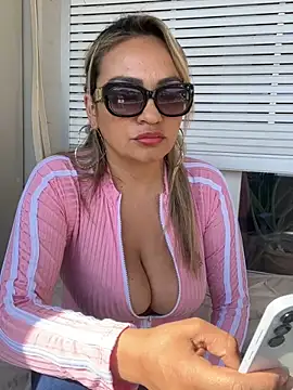 Snapshot of Afroditecash chatting on March 11, 11:12 am Afroditecash online show from March 11, 11:12 am