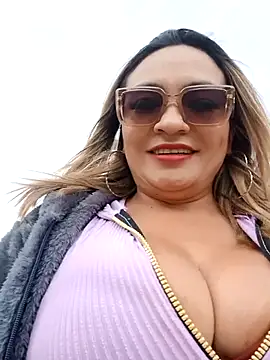 Snapshot of Afroditecash chatting on September 29, 6:35 pm Afroditecash online show from September 29, 6:35 pm