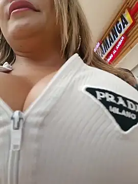 Snapshot of Afroditecash chatting on October 4, 6:39 pm Afroditecash online show from October 4, 6:39 pm