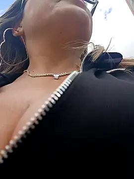 Snapshot of Afroditecash chatting on November 7, 5:57 pm Afroditecash online show from November 7, 5:57 pm