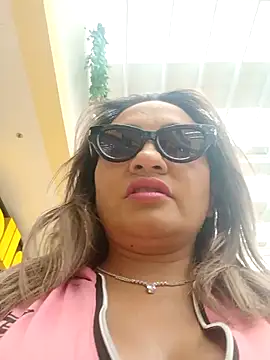 Snapshot of Afroditecash chatting on November 10, 4:28 pm Afroditecash online show from November 10, 4:28 pm