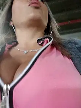 Snapshot of Afroditecash chatting on November 14, 5:55 pm Afroditecash online show from November 14, 5:55 pm