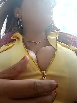 Snapshot of Afroditecash chatting on November 20, 6:18 pm Afroditecash online show from November 20, 6:18 pm