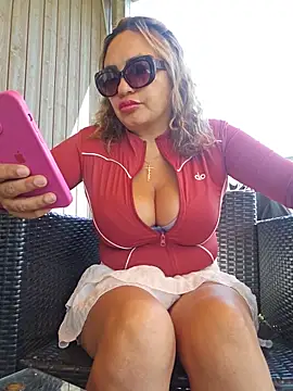 Snapshot of Afroditecash chatting on May 27, 10:01 am Afroditecash online show from May 27, 10:01 am