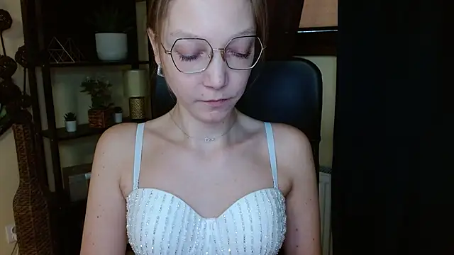 EmillyPlay online show from February 14, 8:11 am