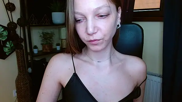 EmillyPlay online show from March 12, 12:00 pm