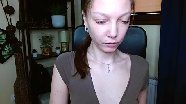 EmillyPlay online show from March 16, 7:01 am