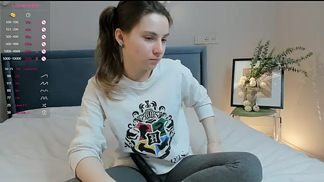 Snapshot of DonnaBurkee chatting on February 2, 4:11 pm DonnaBurkee online show from February 2, 4:11 pm