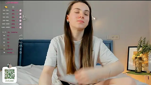 Snapshot of DonnaBurkee chatting on February 8, 10:19 pm DonnaBurkee online show from February 8, 10:19 pm