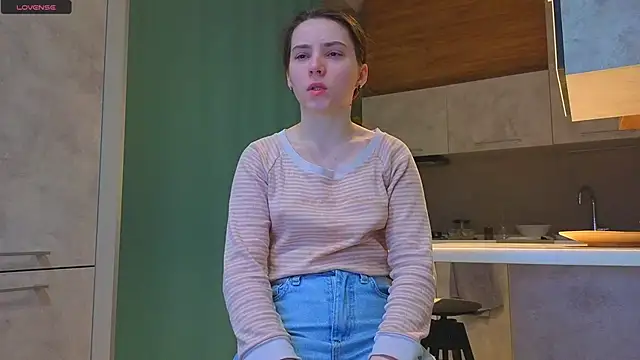 Snapshot of DonnaBurkee chatting on December 15, 4:06 am DonnaBurkee online show from December 15, 4:06 am