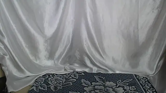 Snapshot of Burberrry_ chatting on May 4, 7:43 pm Burberrry online show from May 4, 7:43 pm