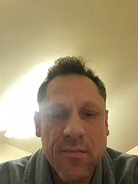 Snapshot of Yourhotboy_42 chatting on February 5, 5:31 pm Yourhotboy 42 online show from February 5, 5:31 pm