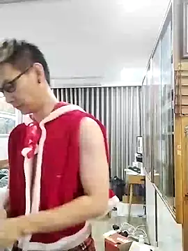 Snapshot of horny_slavedog chatting on December 24, 4:40 pm horny slavedog online show from December 24, 4:40 pm