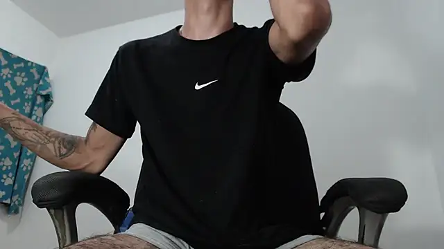 Snapshot of jarley_joker3 chatting on December 4, 6:33 am jarley joker3 online show from December 4, 6:33 am