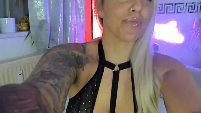 CocoSkyy online show from November 29, 8:23 pm