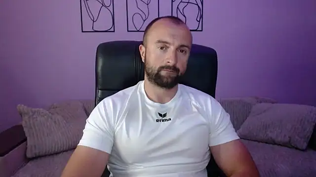 brindlefly6969 online show from June 30, 10:38 am