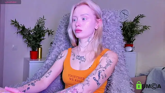 MalenaErnman online show from December 8, 10:41 am