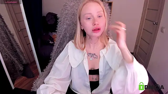 MalenaErnman online show from January 16, 1:36 pm