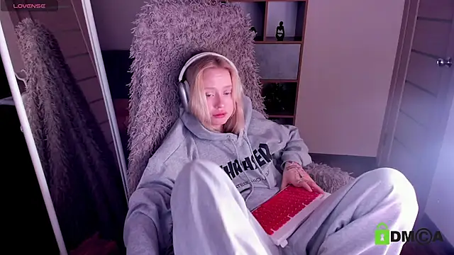 MalenaErnman online show from January 26, 1:36 pm