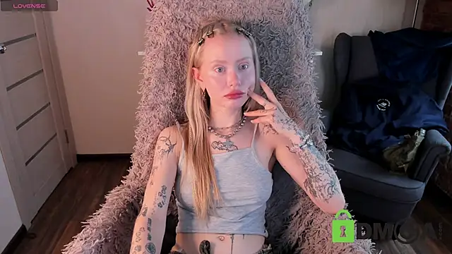 Snapshot of MalenaErnman chatting on May 24, 10:53 am MalenaErnman online show from May 24, 10:53 am