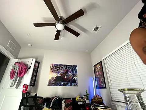 4EVAGLACIERS online show from November 23, 5:40 am