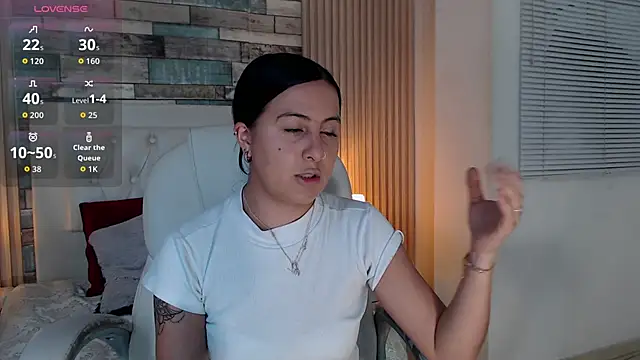 isabella smith  online show from November 6, 7:59 pm