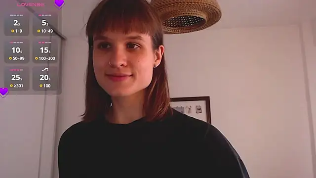 Snapshot of Your_Hand_In_mine chatting on December 10, 9:43 pm Your Hand In mine online show from December 10, 9:43 pm