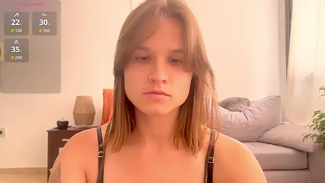 Snapshot of Your_Hand_In_mine chatting on November 13, 5:23 pm Your Hand In mine online show from November 13, 5:23 pm