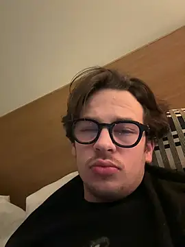 Snapshot of hardmecl chatting on March 12, 7:35 am hardmecl online show from March 12, 7:35 am