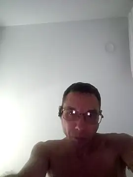 Iliketocooksquirt25 online show from May 11, 12:38 am