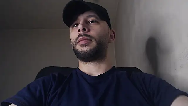 Snapshot of henryaxe chatting on May 22, 1:39 pm henryaxe online show from May 22, 1:39 pm