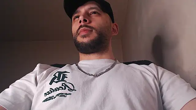 Snapshot of henryaxe chatting on May 23, 4:55 pm henryaxe online show from May 23, 4:55 pm
