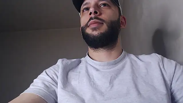 Snapshot of henryaxe chatting on June 14, 12:29 pm henryaxe online show from June 14, 12:29 pm