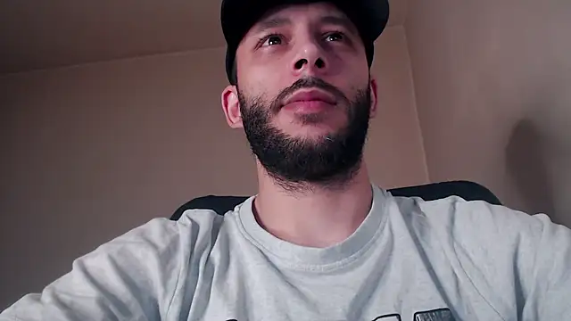 Snapshot of henryaxe chatting on July 31, 4:28 pm henryaxe online show from July 31, 4:28 pm