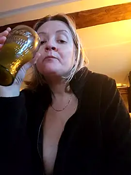 lady charlyne online show from January 8, 8:38 am