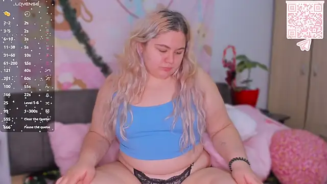 Freakcute  online show from January 8, 3:58 pm