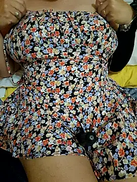 Snapshot of Miss_Barbarella chatting on June 20, 1:36 pm Miss Barbarella online show from June 20, 1:36 pm