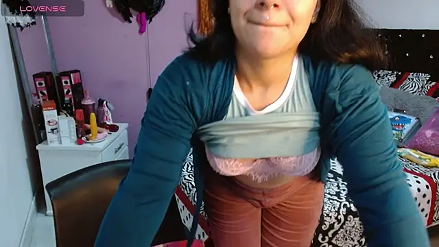 Snapshot of soniafuckboobs chatting on January 31, 3:22 pm soniafuckboobs online show from January 31, 3:22 pm